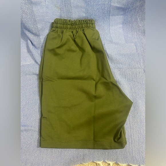 NIP Women’s Olive Green Stretchy Athletic Shorts - Picture 2 of 6